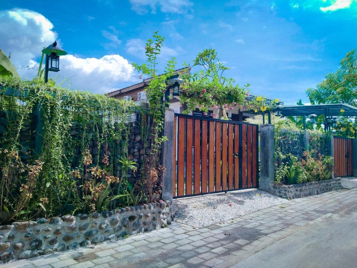 Inn House Homestay Dadapan Exterior photo